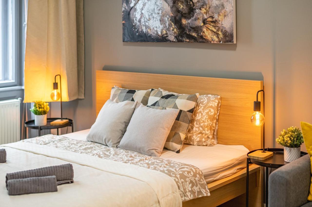 Deluxe Kazincy Apartment In The Heart Of Budapeste Exterior foto