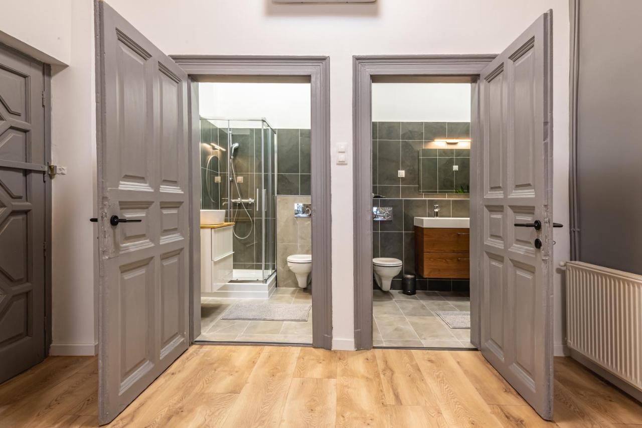 Deluxe Kazincy Apartment In The Heart Of Budapeste Exterior foto