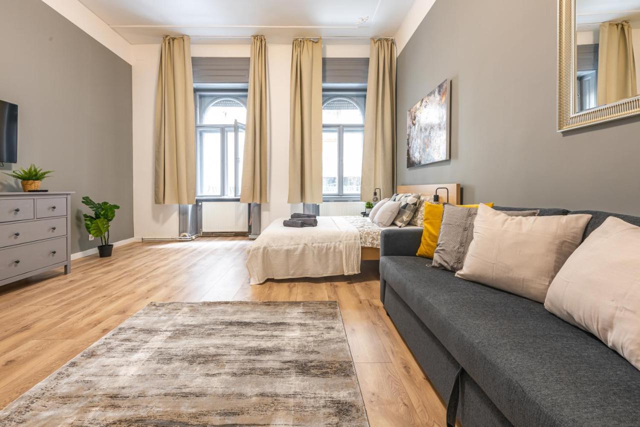 Deluxe Kazincy Apartment In The Heart Of Budapeste Exterior foto