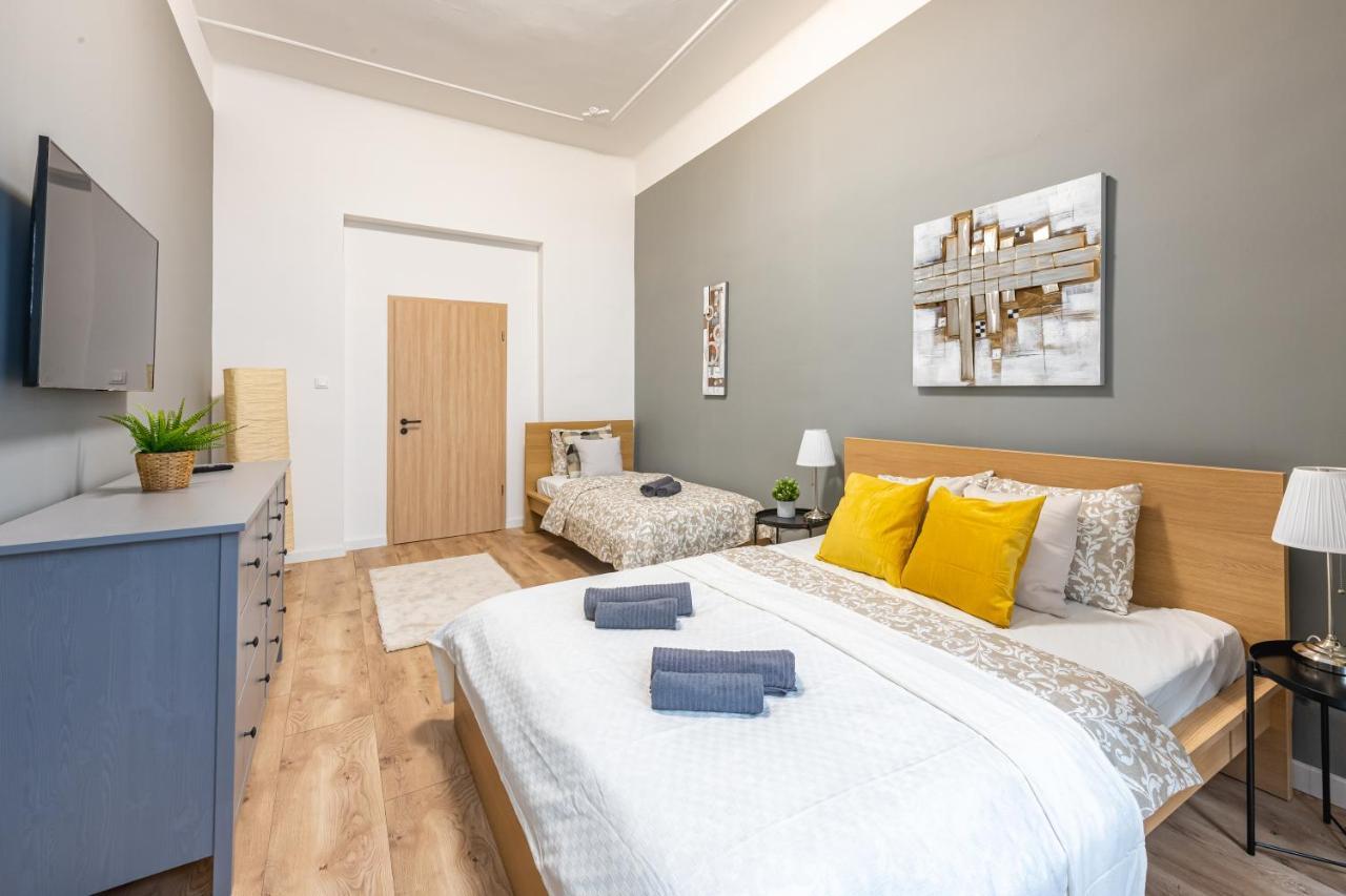 Deluxe Kazincy Apartment In The Heart Of Budapeste Exterior foto