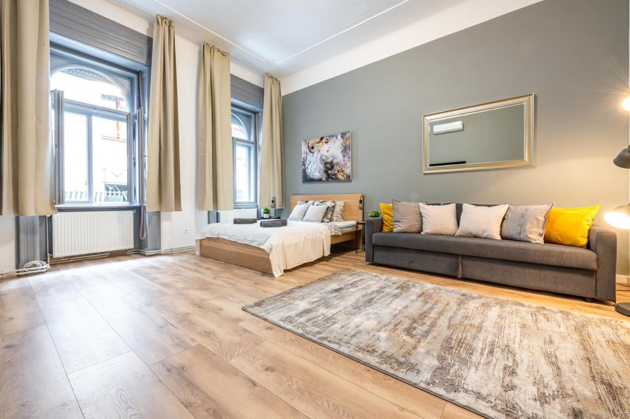 Deluxe Kazincy Apartment In The Heart Of Budapeste Exterior foto
