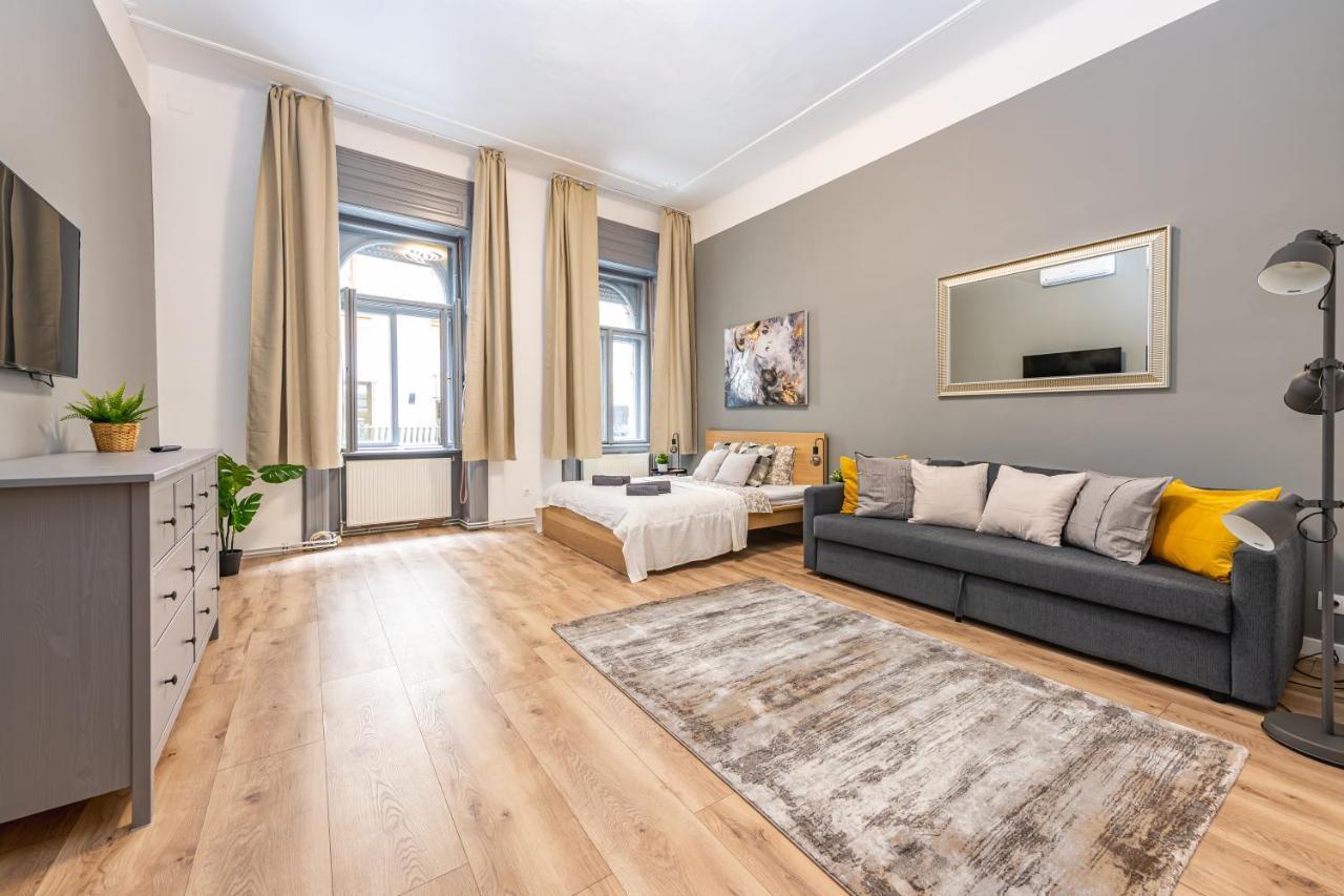 Deluxe Kazincy Apartment In The Heart Of Budapeste Exterior foto