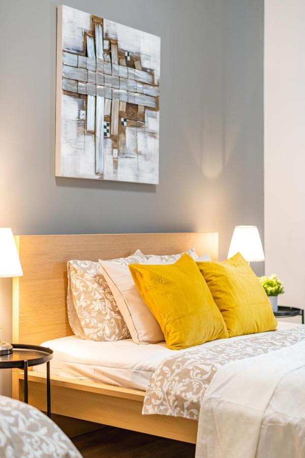 Deluxe Kazincy Apartment In The Heart Of Budapeste Exterior foto